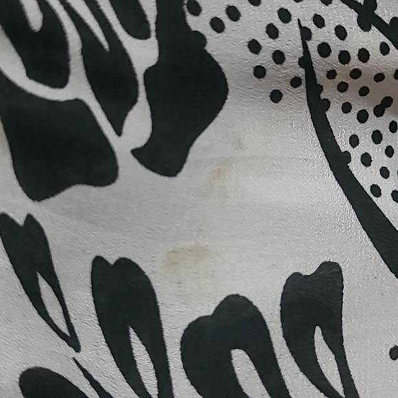 4/$25Worthington Blouse Medium Used  black and white fits a large too - Picture 5 of 6